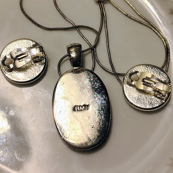 Vtg Roman RMN Pink Cats Eye Oval Pendent Silver Tone Necklace Clip Earrings Set - Picture 4 of 5